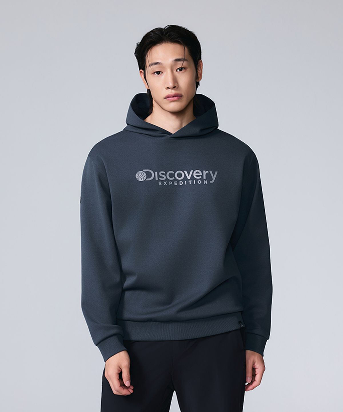 디스커버리 익스페디션(DISCOVERY EXPEDITION) 에센셜 로건 후드티 (D.Grey)