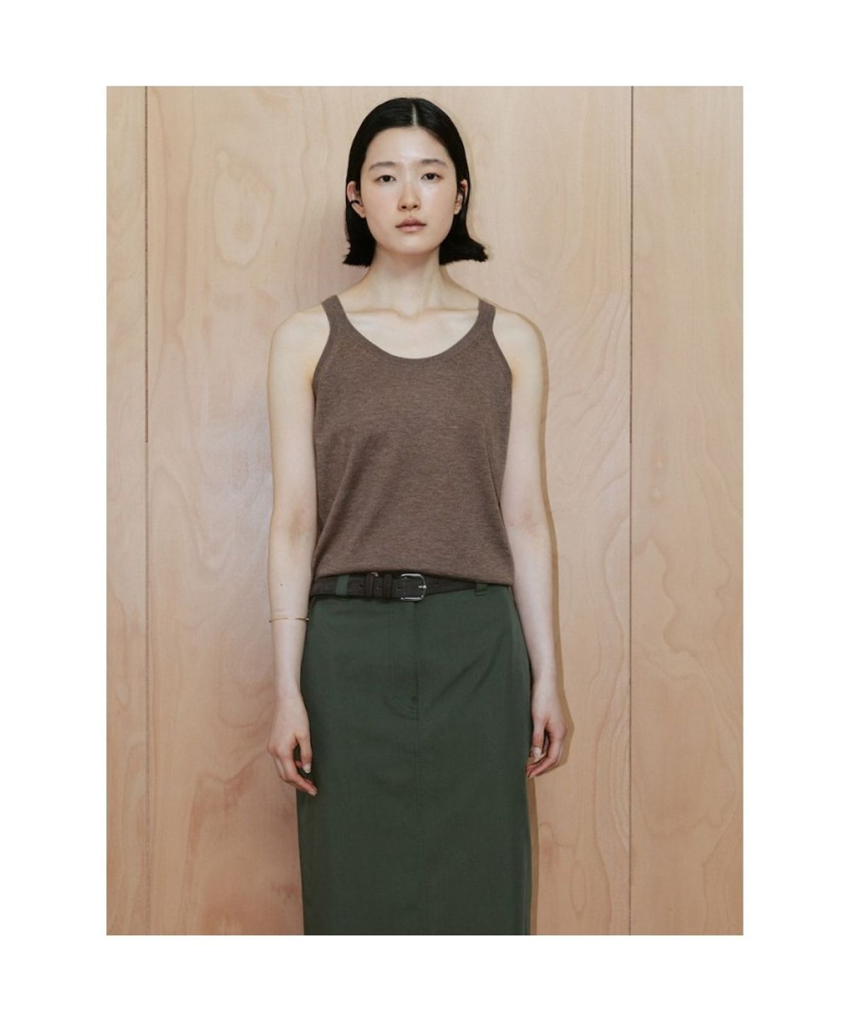 디애퍼처(THE APERTURE) Paul Sleeveless Knit Top  Brown (TA6451A03D)