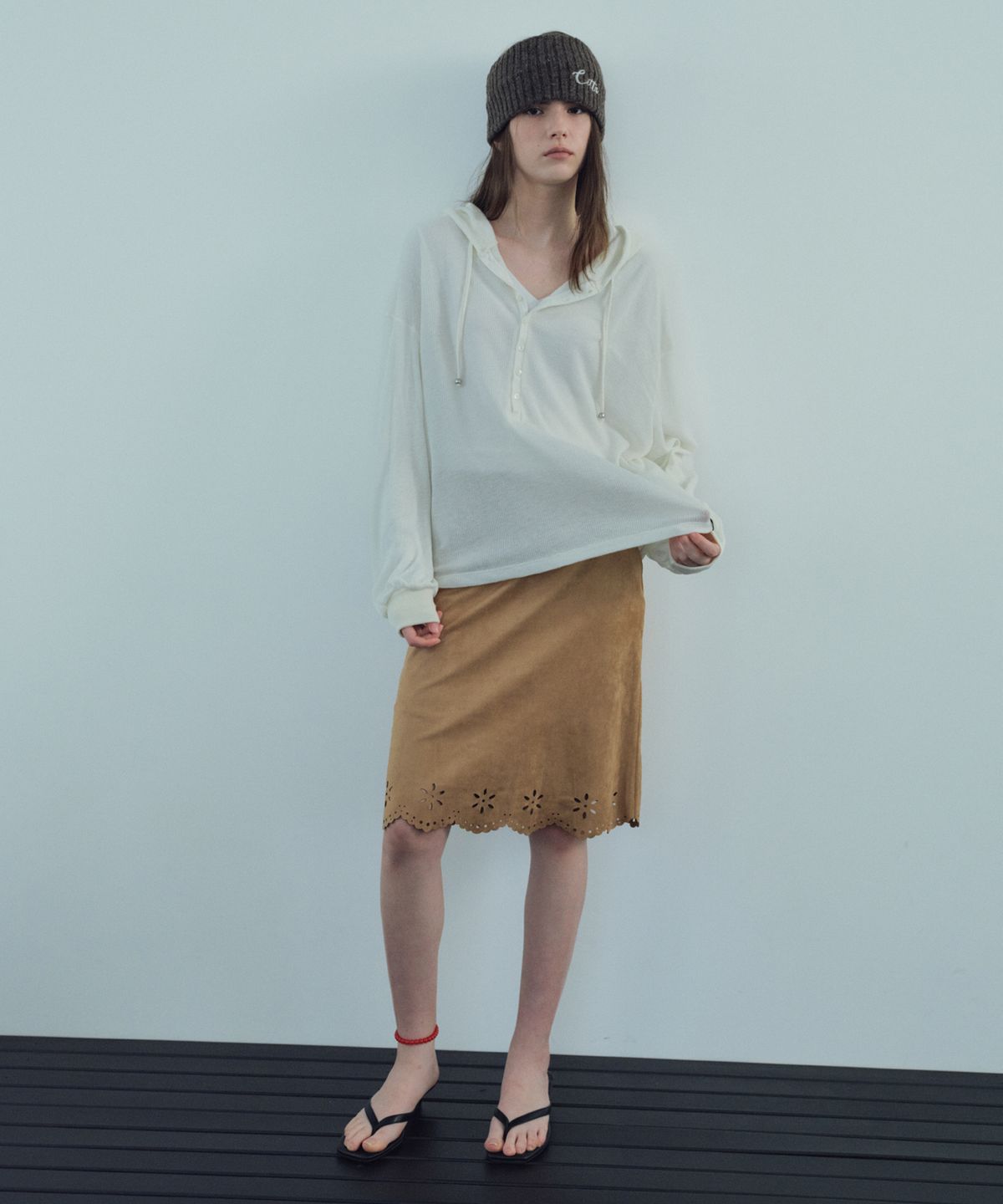 씨타(CITTA) Suede Flower Punching Skirt_CTS638(Beige)