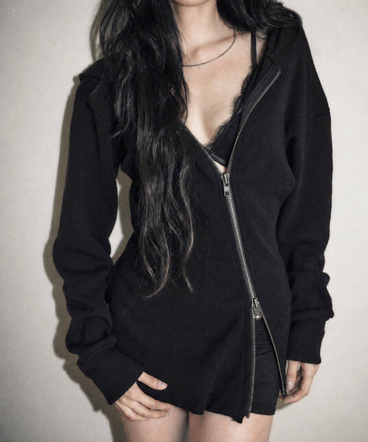 이크닉(IHCNIK) [X gemgem paradis] IRA zip-up hoodie / black