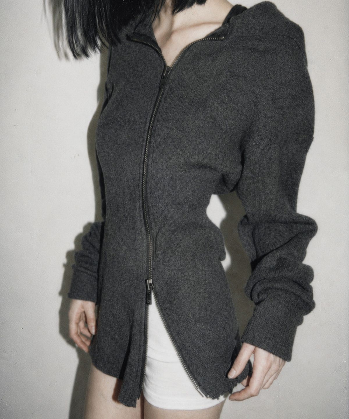 이크닉(IHCNIK) [X gemgem paradis] IRA zip-up hoodie / charcoal