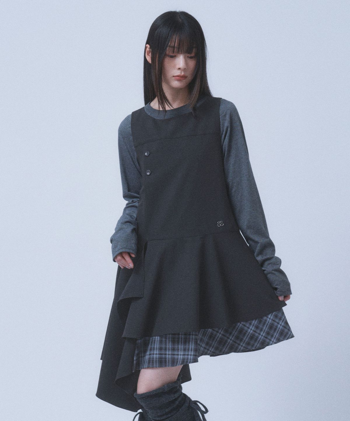 뚜오미오(TUOMIO) HIDDEN CHECK MIDI DRESS [BLACK]