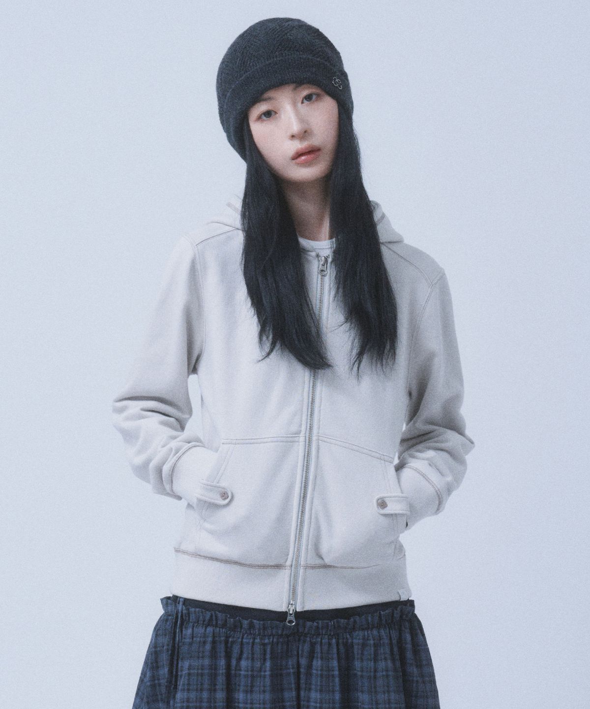 뚜오미오(TUOMIO) SLIM FIT STITCH HOODED ZIP-UP [ASH BEIGE]