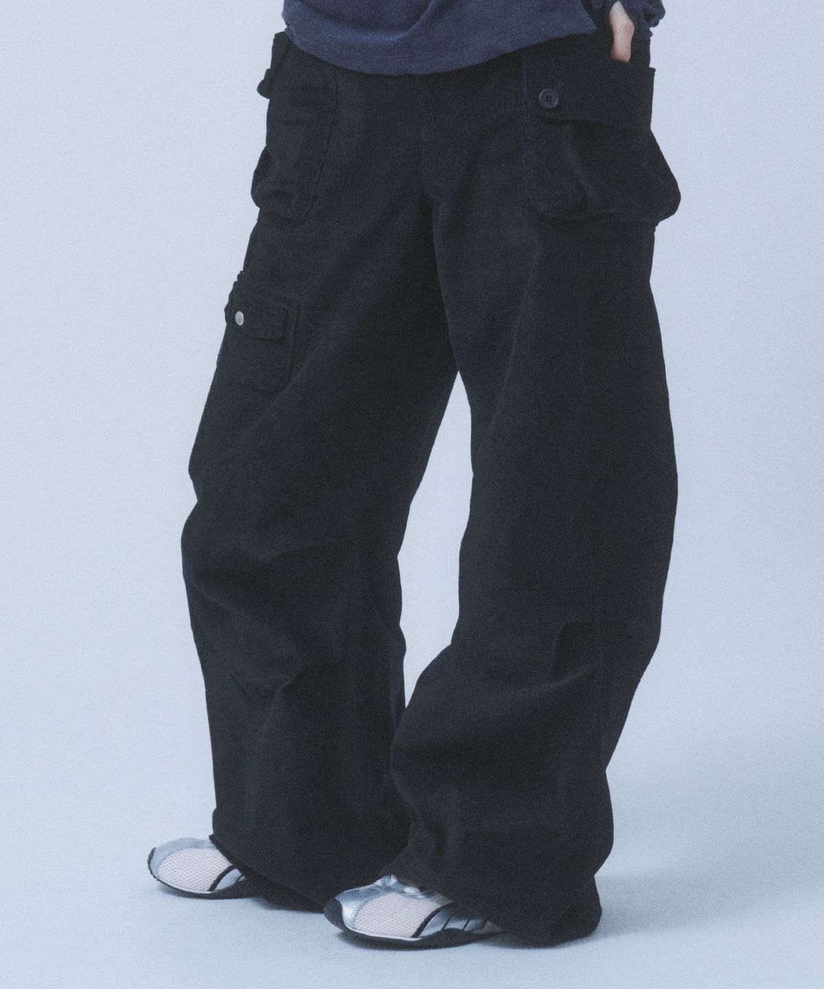 뚜오미오(TUOMIO) BUTTON POCKET CORDUROY PANTS [BLACK]