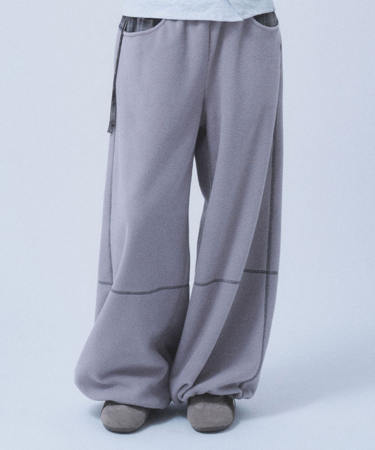 뚜오미오(TUOMIO) CHECK TRIM FLEECE PANTS [GREY]