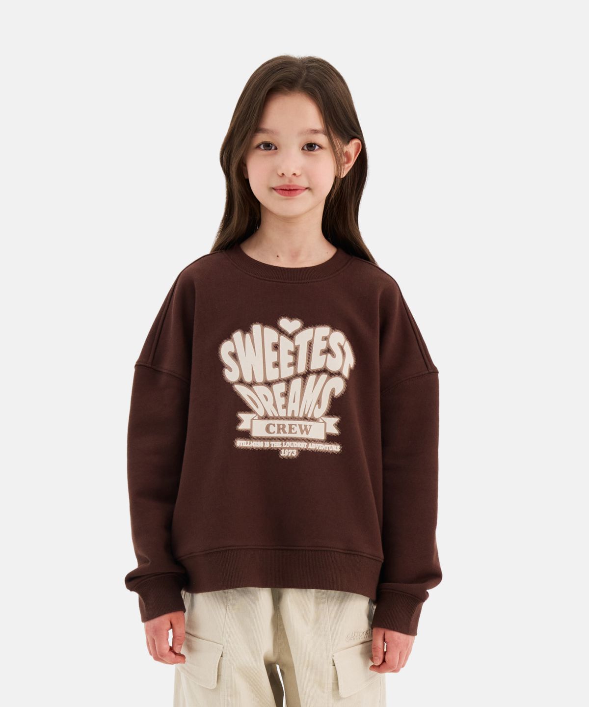 아웃도어 프로덕츠 키즈(OUTDOOR PRODUCTS KIDS) 여아 그래픽 크롭 맨투맨 (브라운) OD263IMM72_BRN