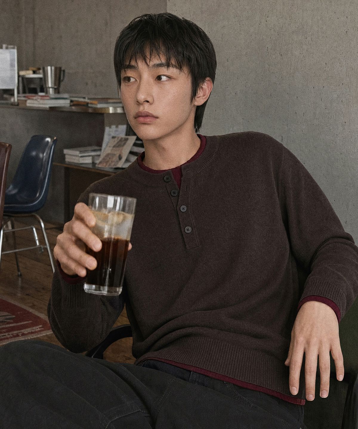 어널러코드(ANOLORCODE) 레이어드 헨리넥 니트 (브라운)