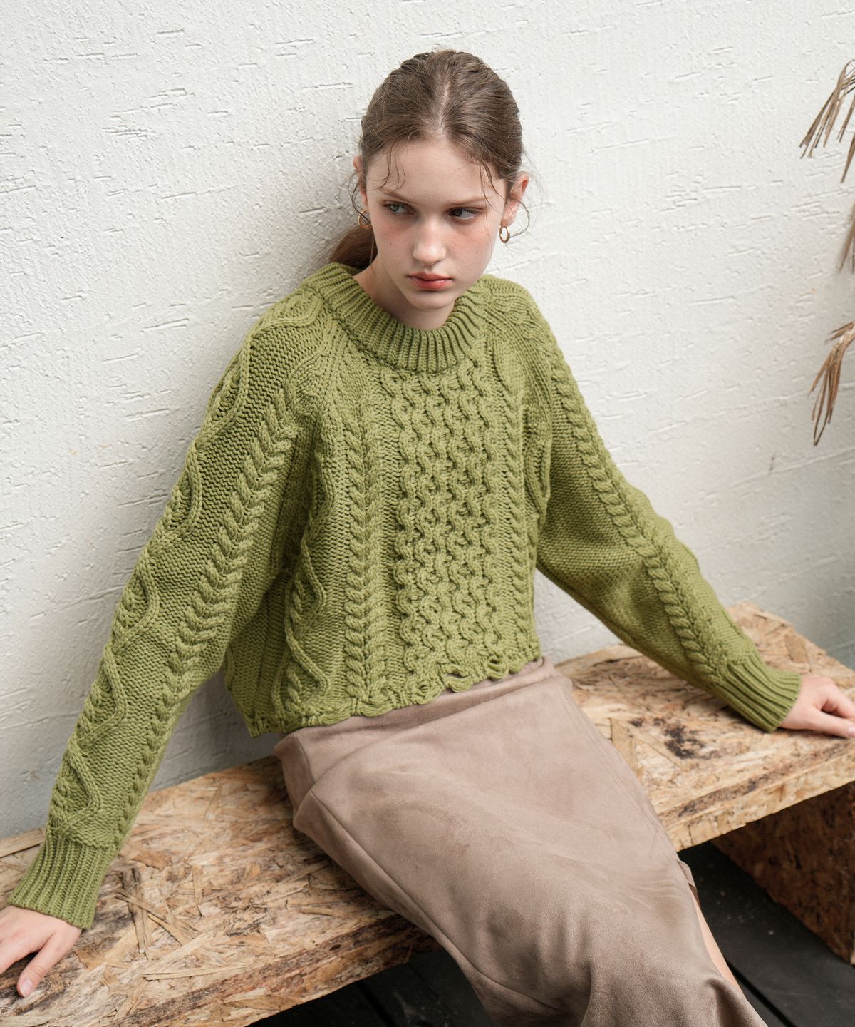 블레티(VLETI) Damage Round Twisted Crop Knit (Khaki)