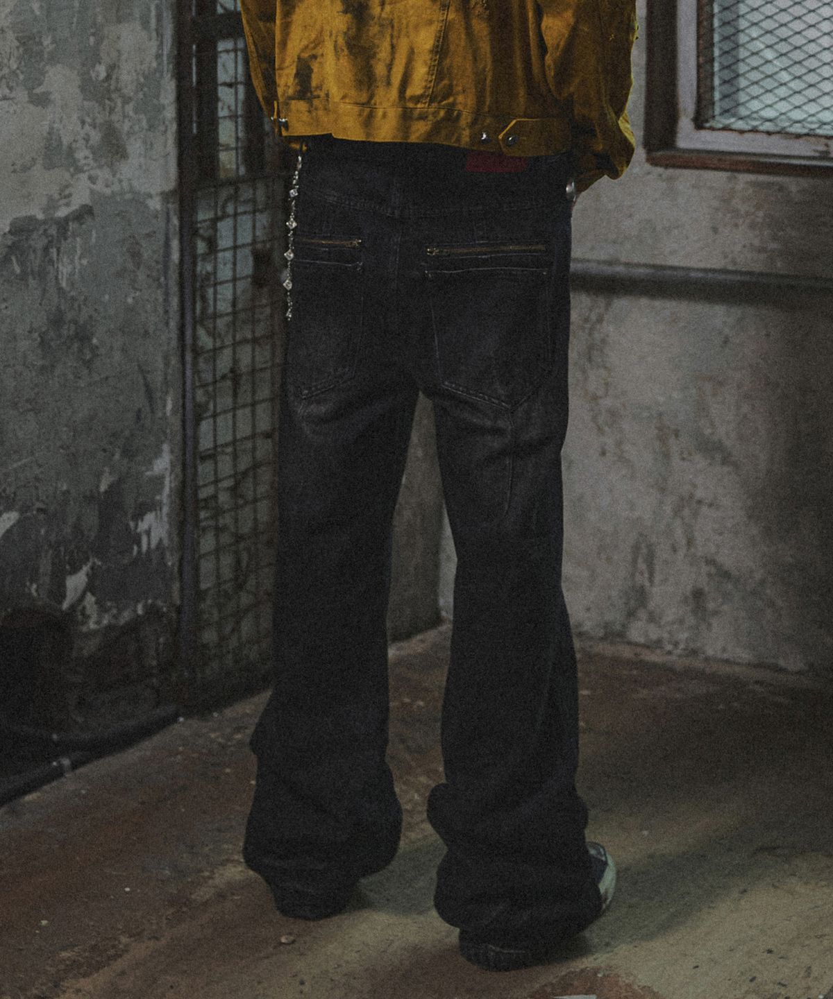 낫포너드(NOT4NERD) Dirty Washed Dart Zip Denim Pants - Black