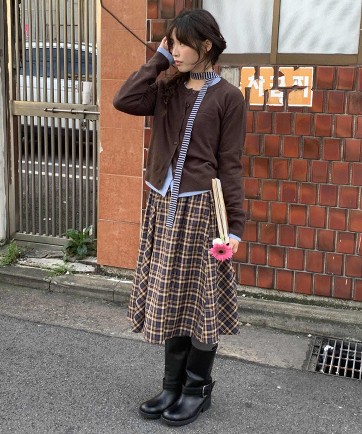 론론(RONRON) CHECK FLARE BANDING MIDI SKIRT BROWN
