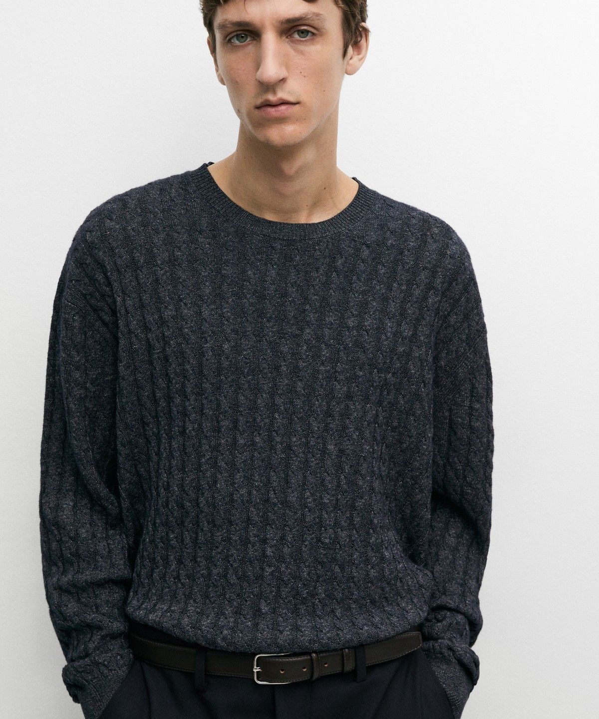 마시모두띠(MASSIMO DUTTI) 꽈배기 니트 라운드넥 스웨터