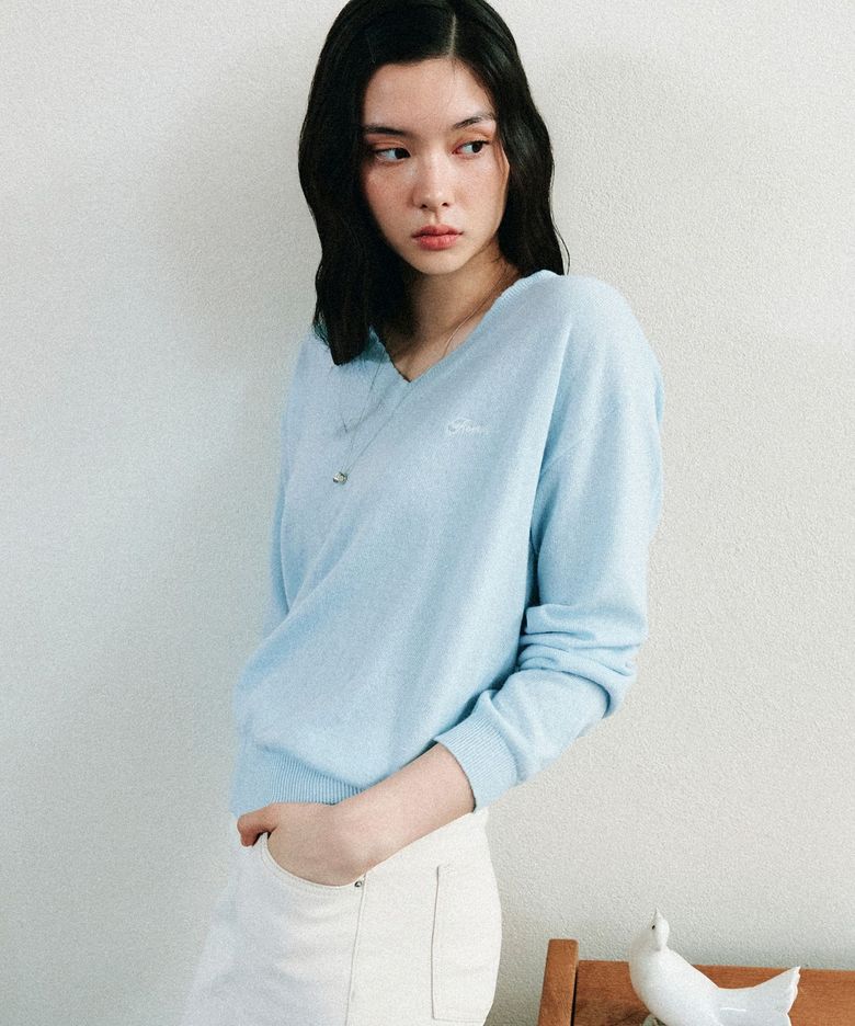 미니 자수 브이넥 풀오버 RMKAG49R16