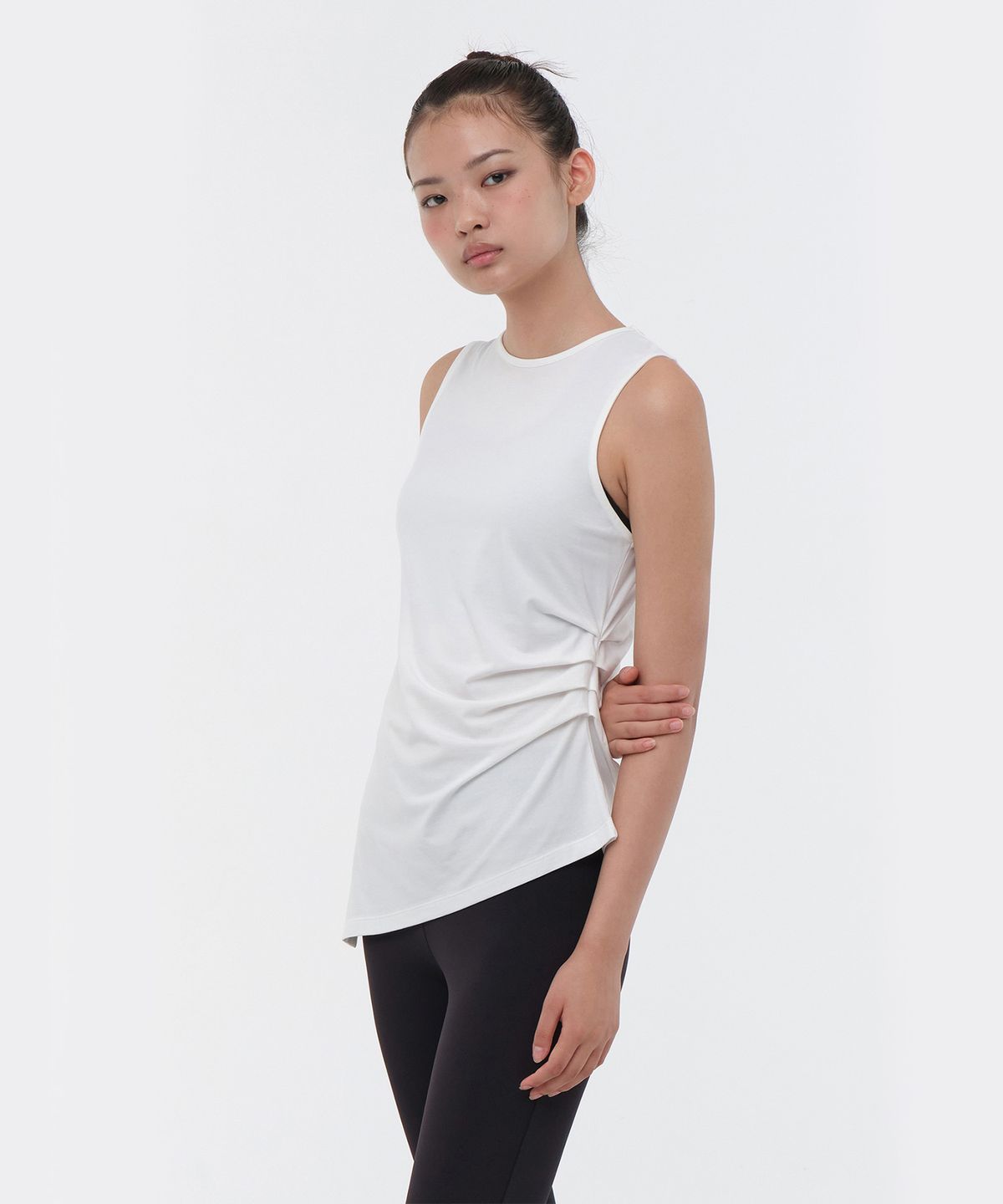 콘치웨어(CONCHWEAR) 언발 셔링 슬리브리스 (5colors)
