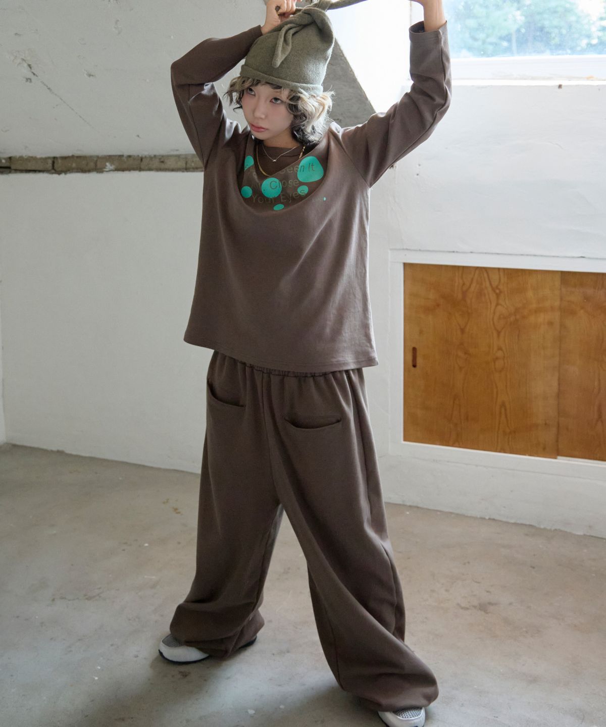 키코지(KIKOZY) Motion Wide Sweatpants_Brown