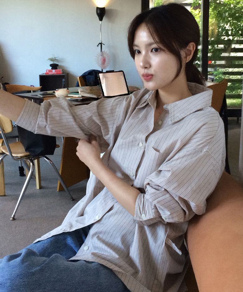 [W]베이지 핀 스트라이프 랩 셔츠