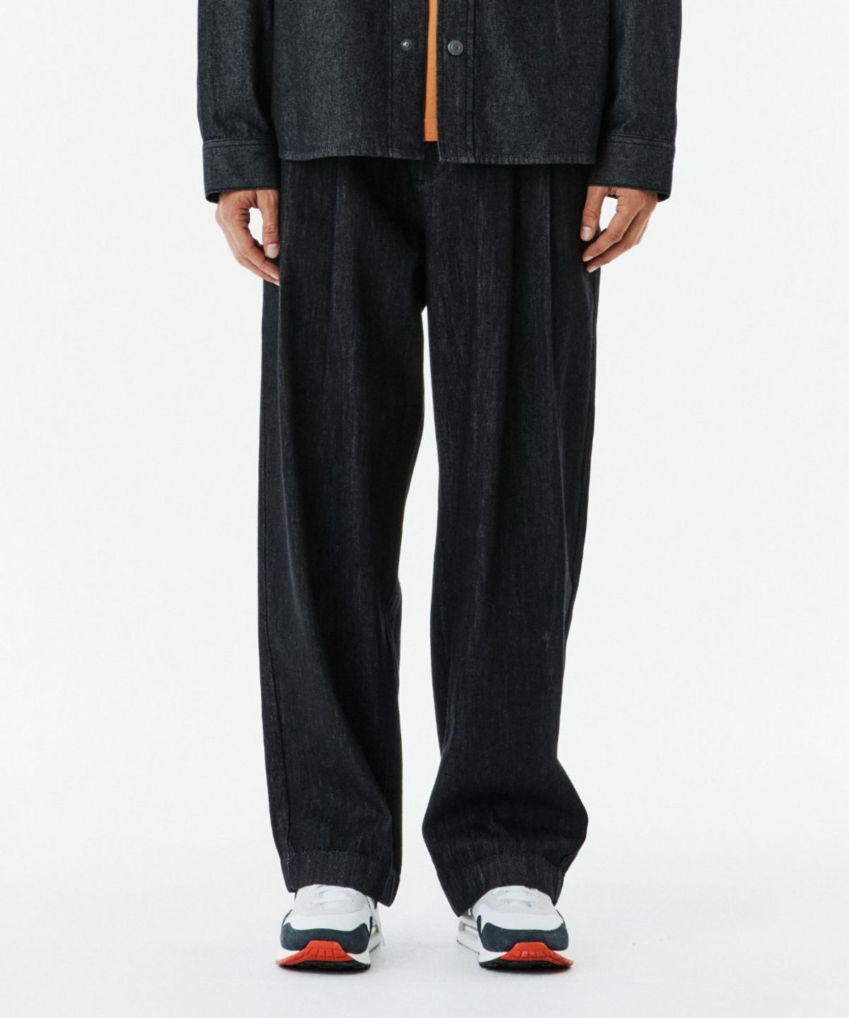 브롬톤 런던(BROMPTON LONDON) TWO TUCK DENIM TROUSERS - BLACK (P263MDP461)