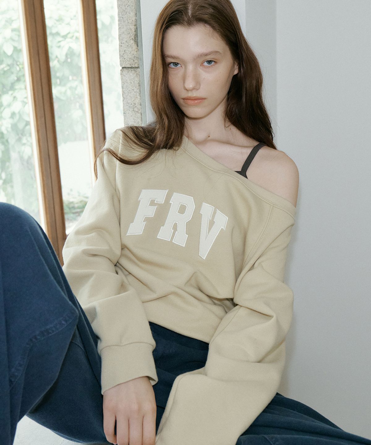 프리버07(FRIVER07) FRV off shoulder sweatshirt [FRFA05LT08]_Cream
