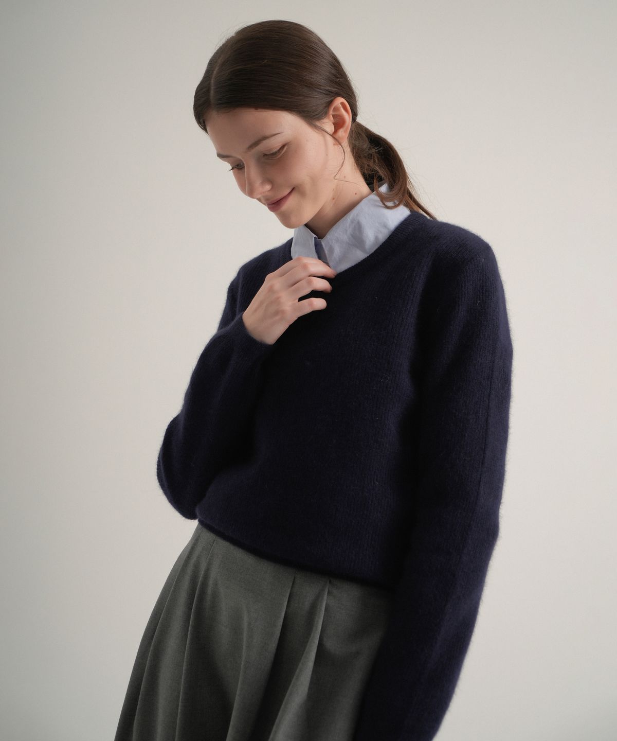 블레티(VLETI) Raccoon U-neck Ribbed Knit (Navy)