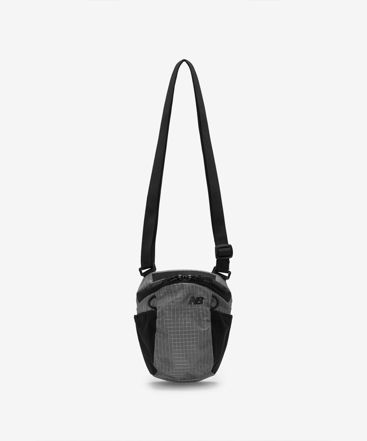 뉴발란스(NEW BALANCE) NBGCGF1103 / 에센셜 크로스백 S (CHARCOAL)