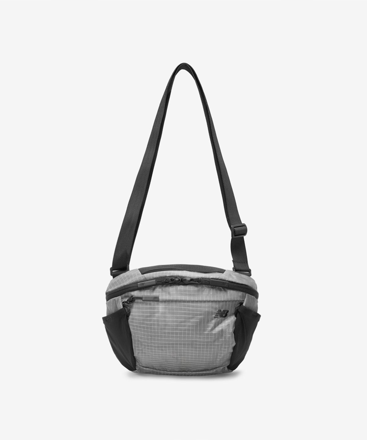 뉴발란스(NEW BALANCE) NBGCGF1102 / 에센셜 크로스백 M (CHARCOAL)
