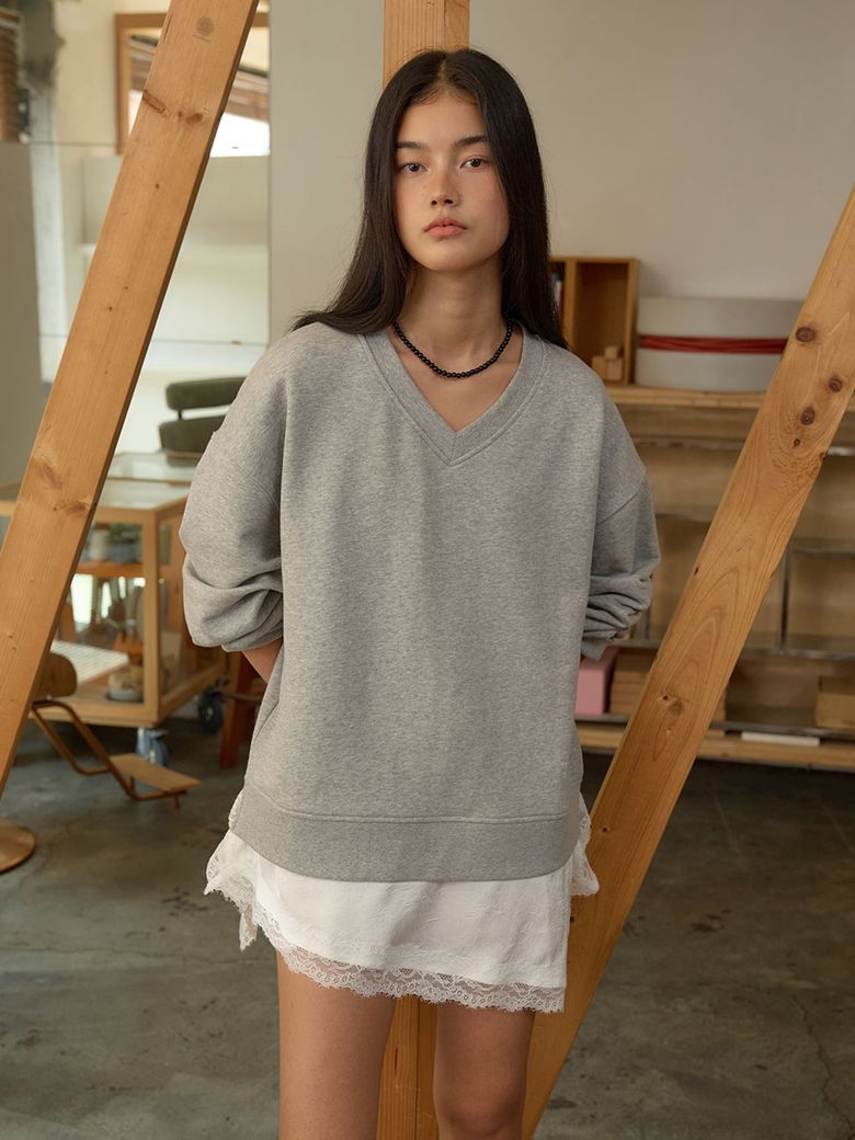Lace-Trim Slip Layered V-Neck Sweatshirt MU2678TS804M