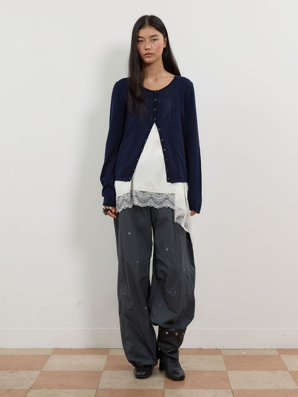 뮈뮈에르(MUEMUER) Embroided Barrel Parachute Pants MU2678PT804M