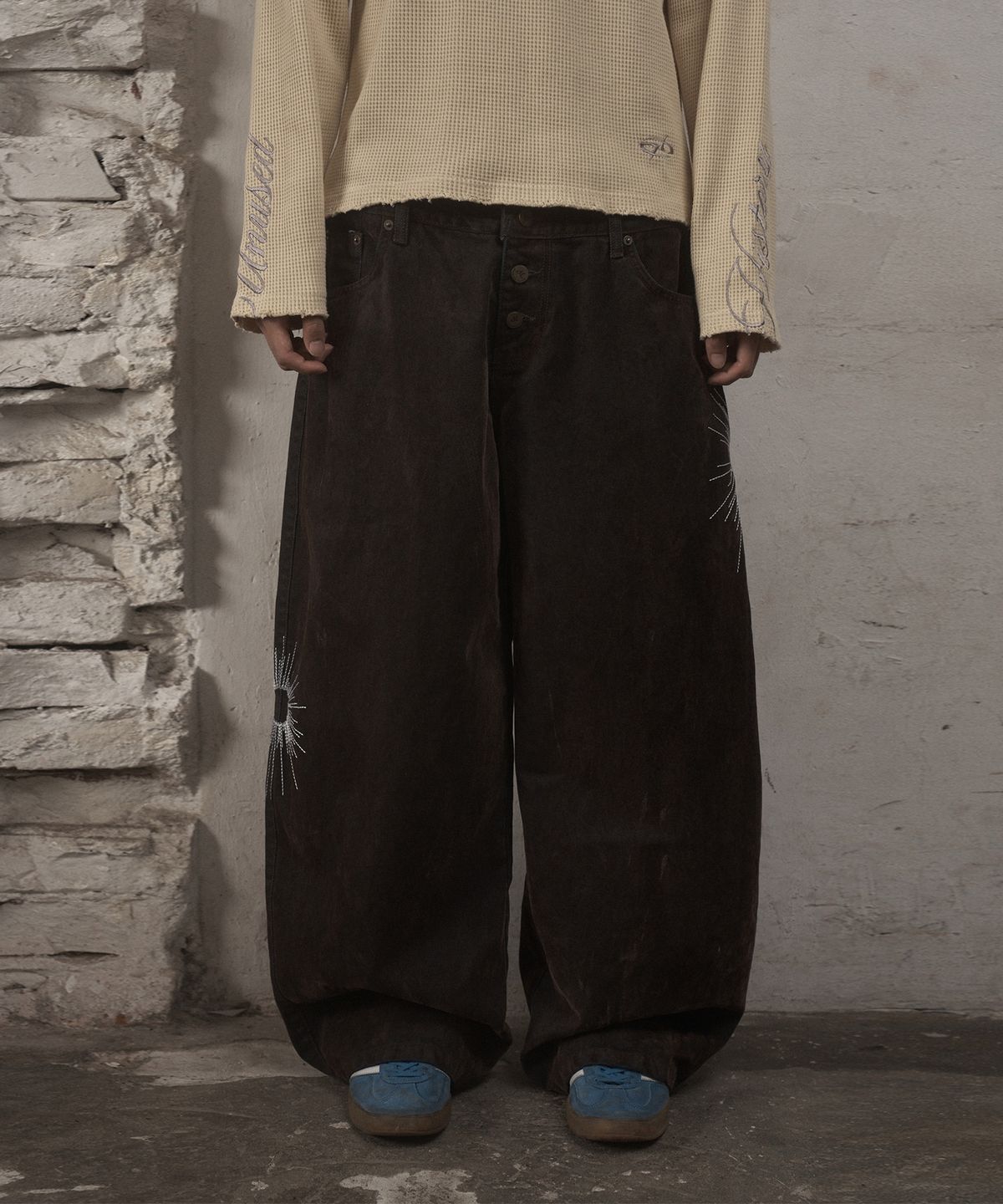 언유즈랩(UNUSEDLAB) 선버스트 세깅 벨벳 데님 팬츠 [브라운]