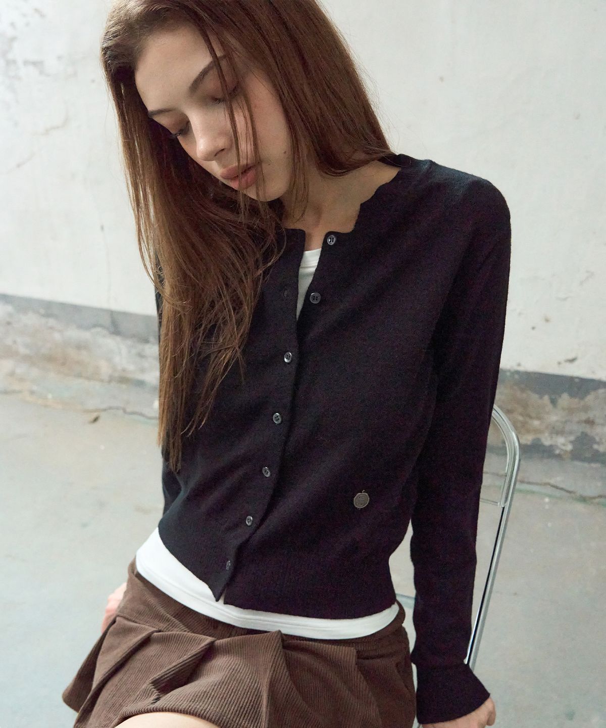 레더리(LEATHERY) 소프트 라운드넥 니트 가디건 [BLACK]