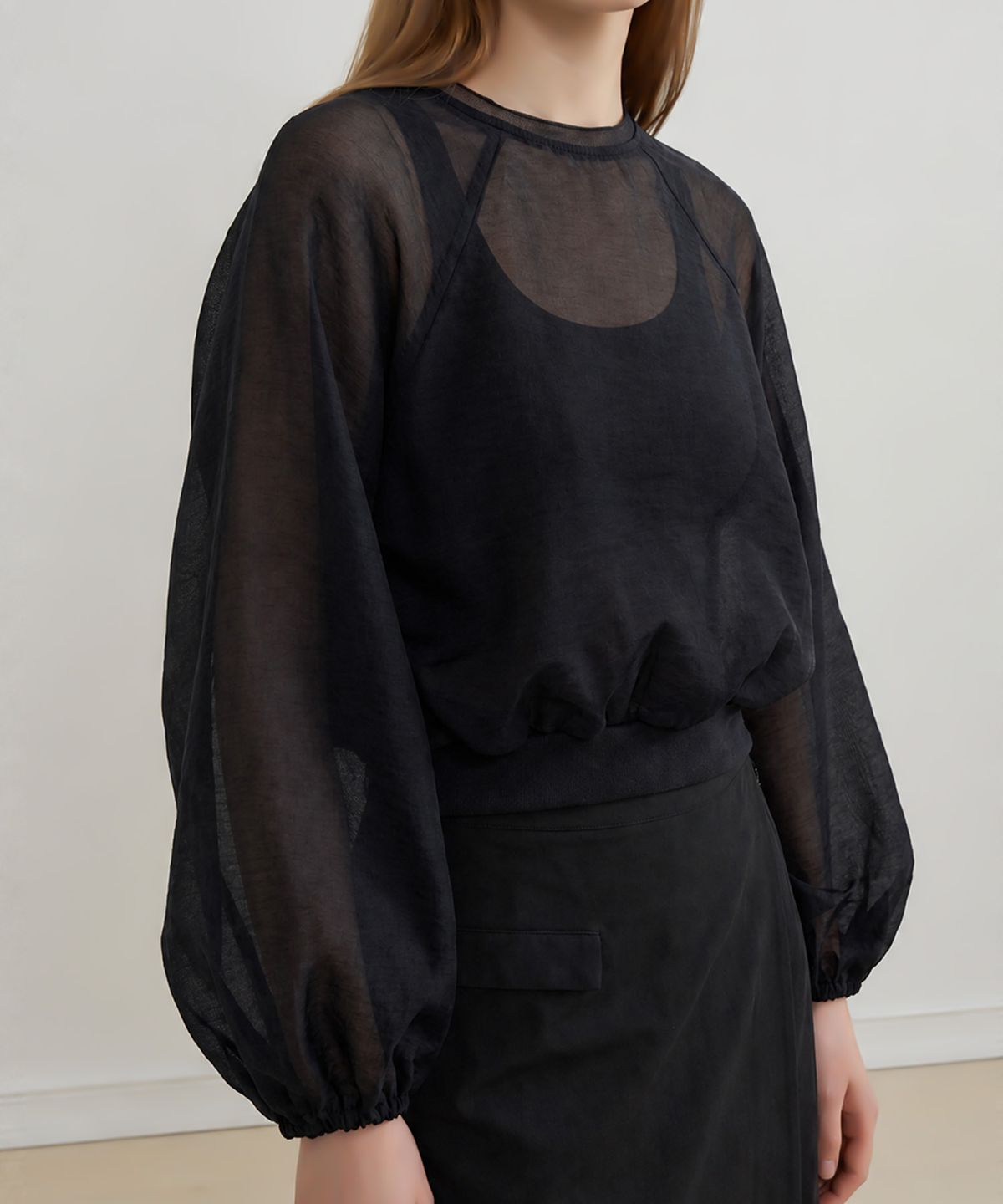 몰리올리(MOLLIOLLI) CLASSY TO Sheer Sweatshirt [Black]