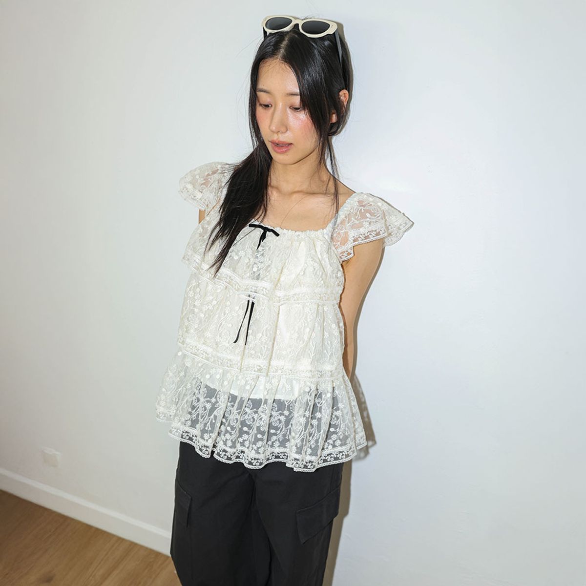 던드롭(DUNDROP) DD_Tiered lace sleeveless blouse