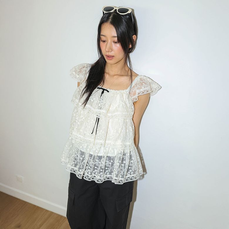 DD_Tiered lace sleeveless blouse