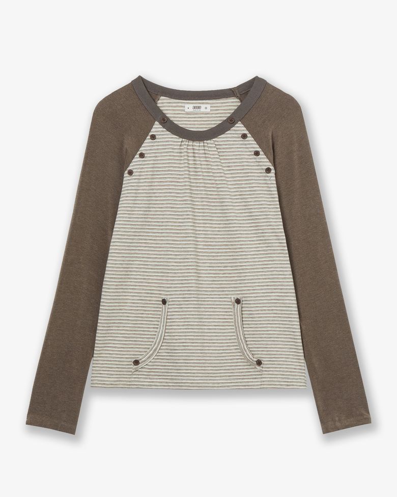BUTTON SHIRRING POCKET TEE [BROWN]