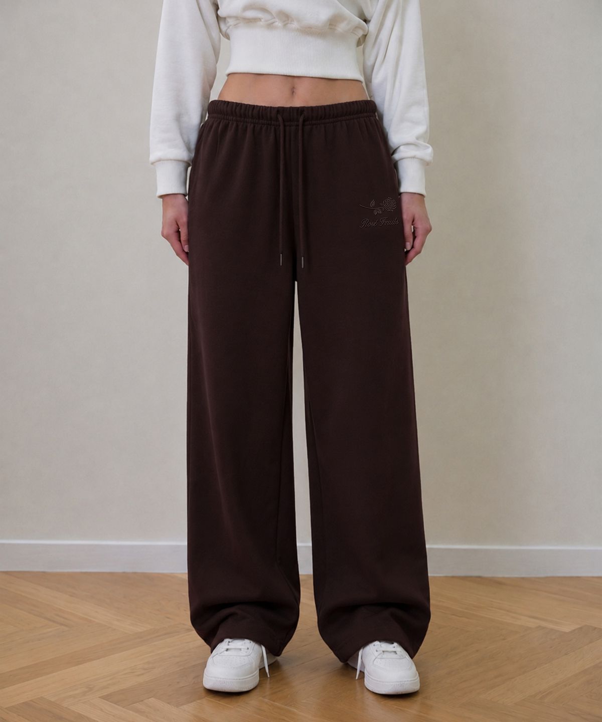 로제프란츠(ROSEFRANTZ) Rose Embroidery Standard Sweatpants [Brown]