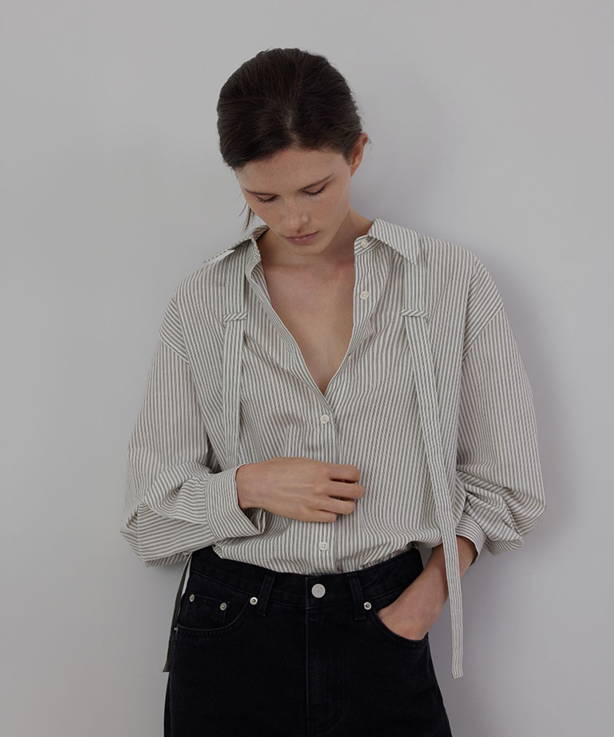 퀸스래빗(Q'SRB) Relaxed Stripe Necktie Shirt