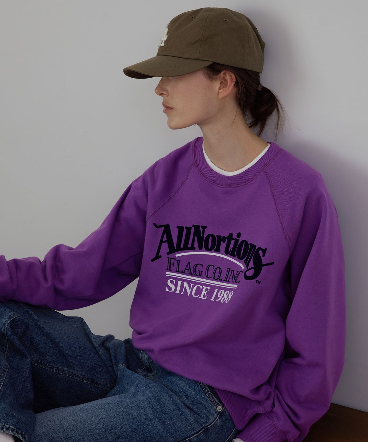 퀸스래빗(Q'SRB) All Nothing Lettered Notch-Neck Sweatshirt