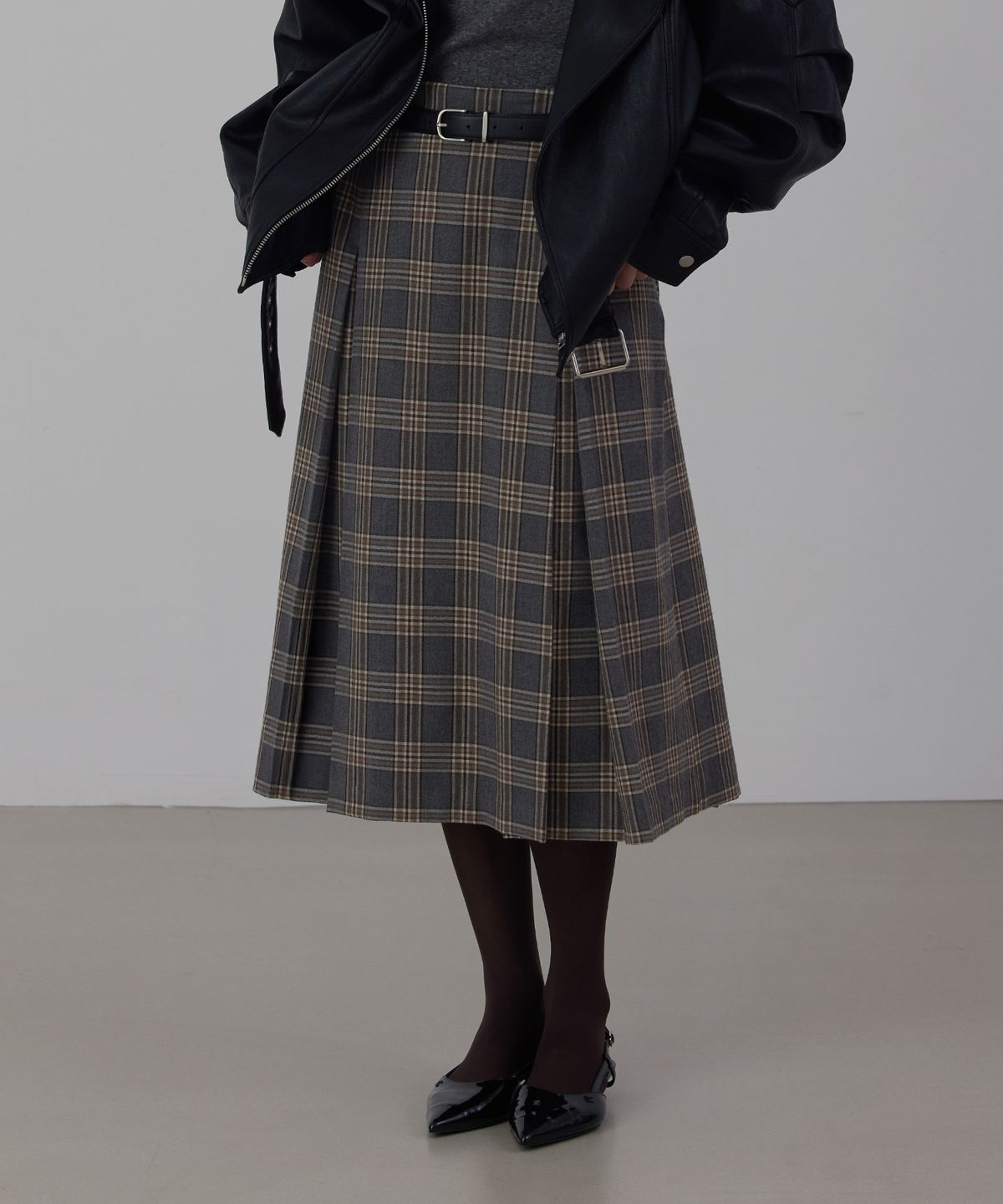 퀸스래빗(Q'SRB) Classic Plaid Pleated Midi Skirt