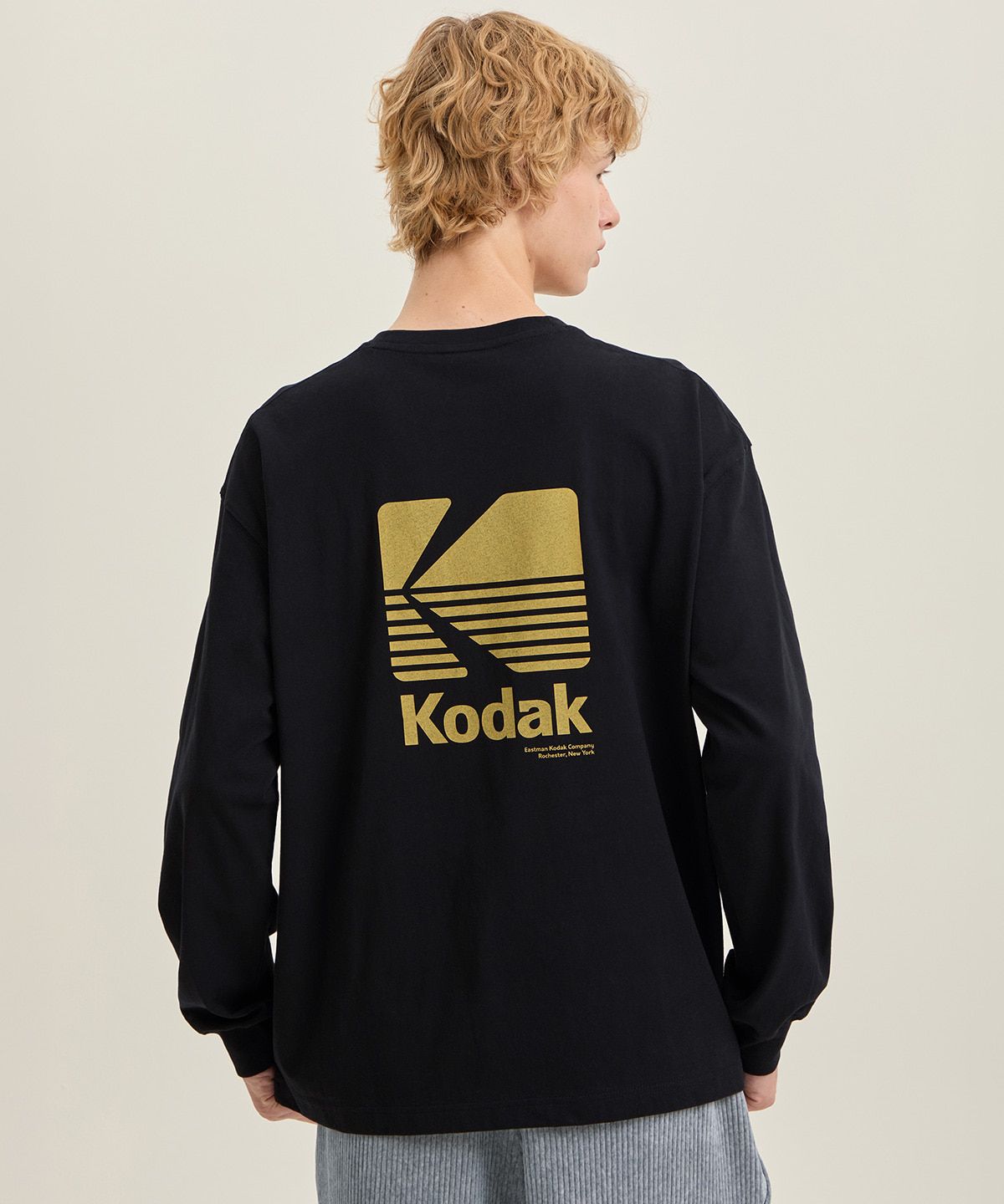 코닥(KODAK) 에센셜 빅로고 긴팔 티셔츠 BLACK