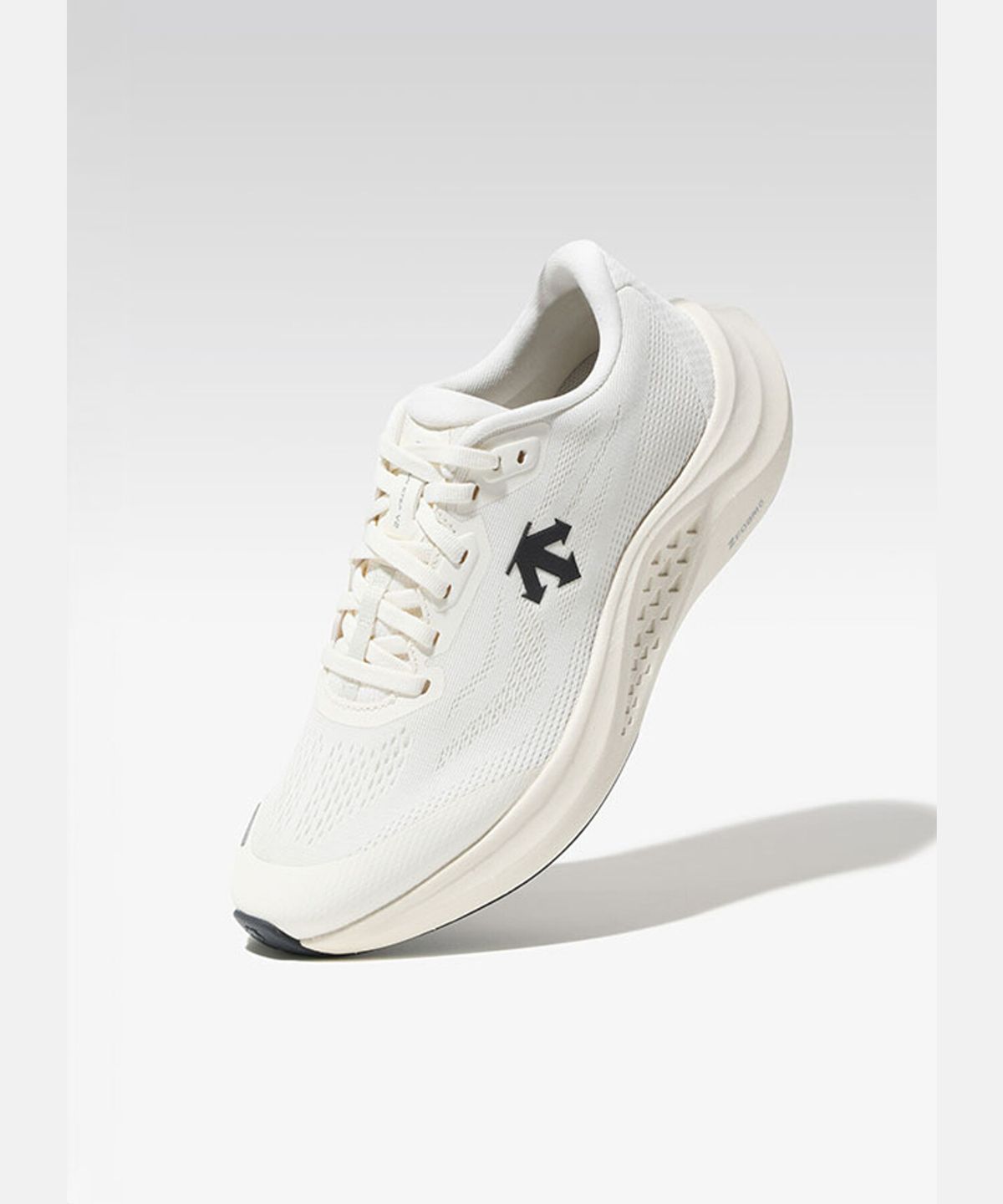 데상트(DESCENTE) 런 스텝 V2 화이트 SR313RRN79