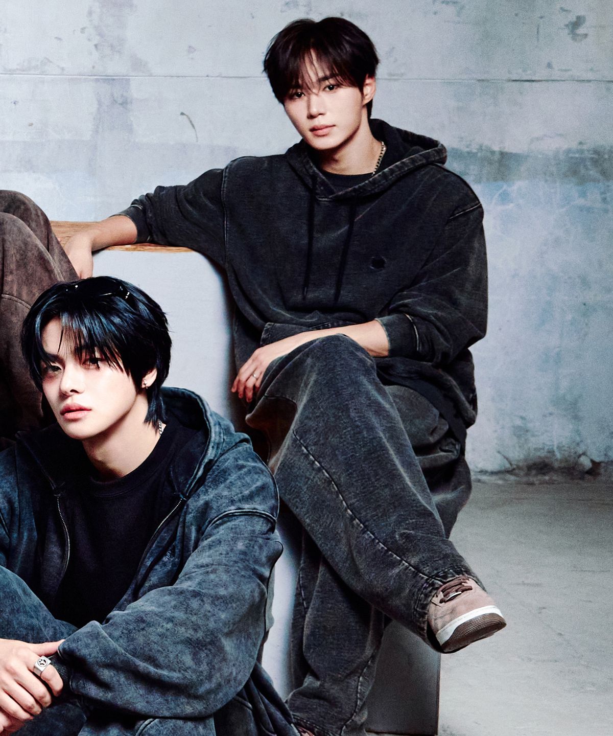 브라운브레스(BROWNBREATH) TAG TWO TUCK WIDE DENIM SWEAT PANTS