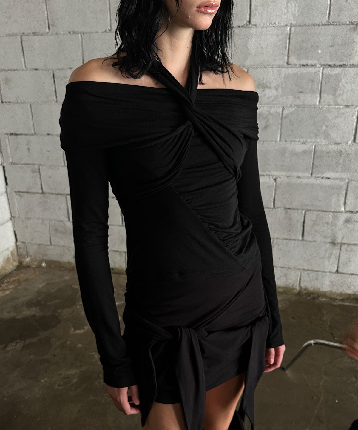 락케이크(ROCKCAKE) Twisted Off Shoulder Top - Black