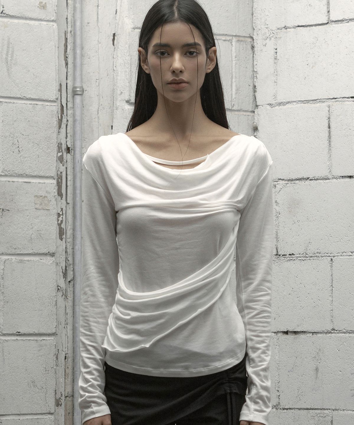 락케이크(ROCKCAKE) Pinched Cowl Top - Ivory