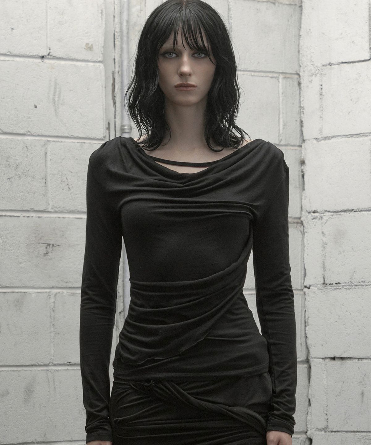 락케이크(ROCKCAKE) Pinched Cowl Top - Black