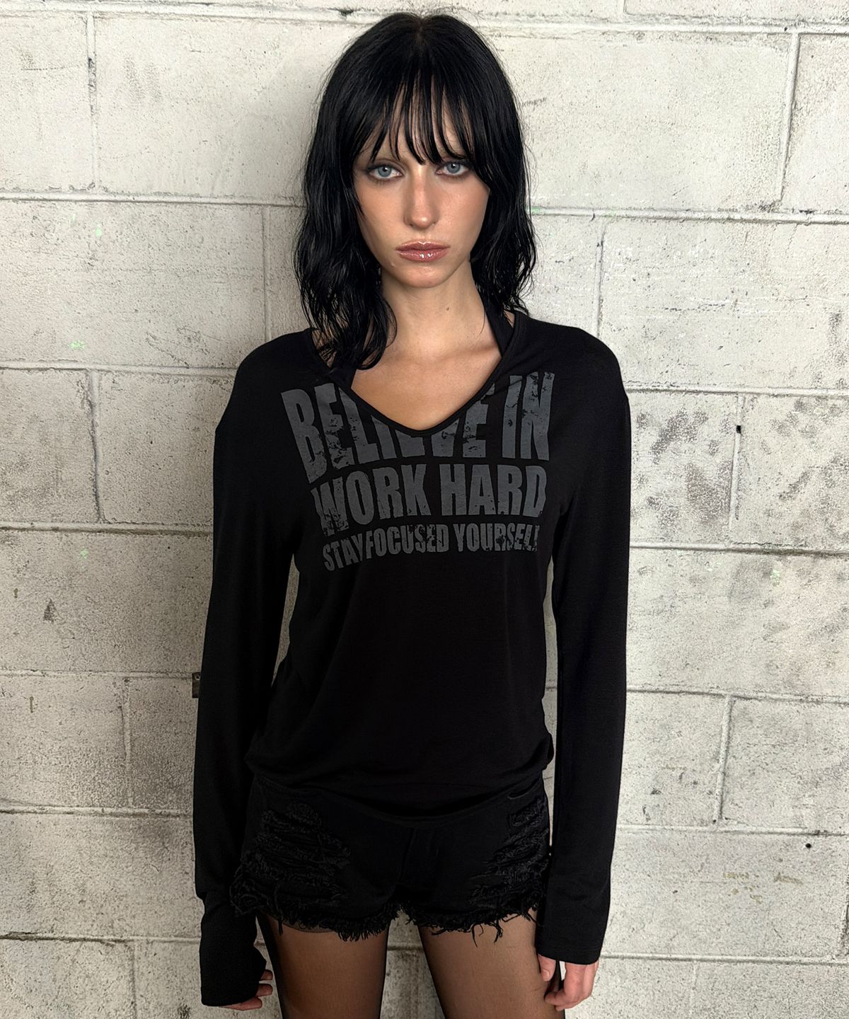 락케이크(ROCKCAKE) Believe V Neck Top - Black