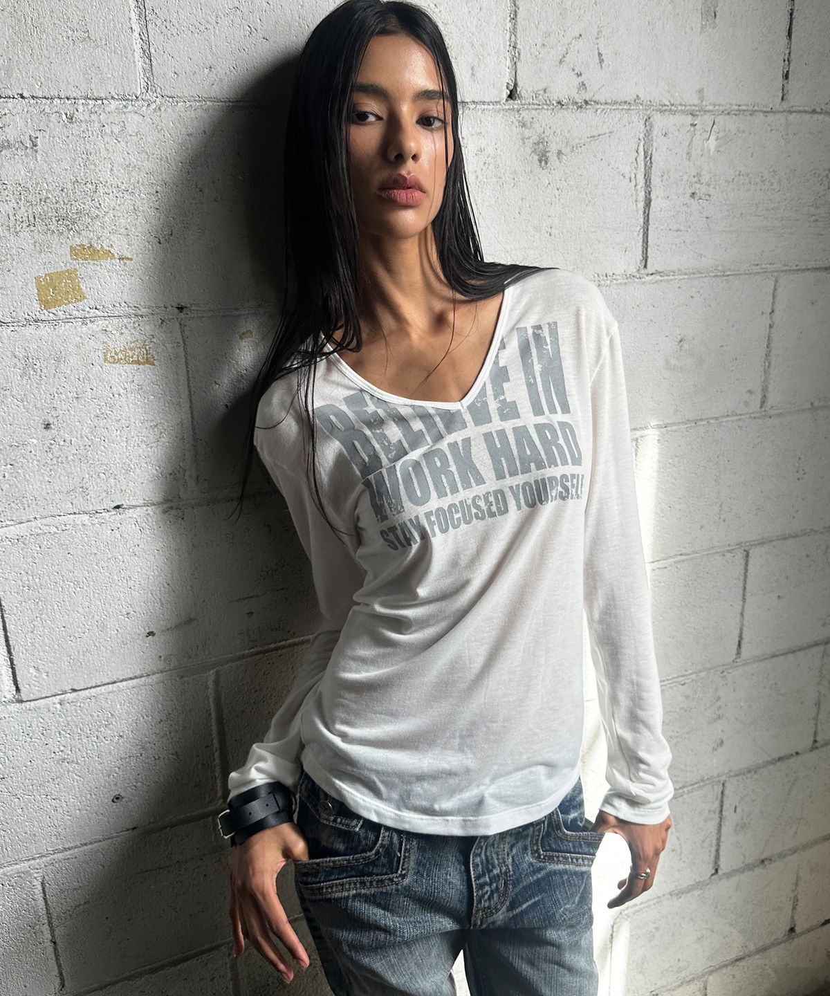 락케이크(ROCKCAKE) Believe V Neck Top - White