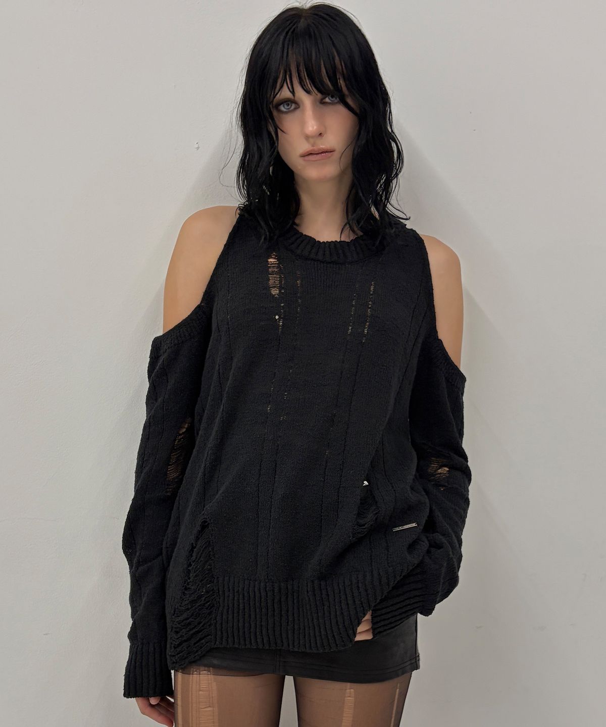 락케이크(ROCKCAKE) Distressed Open Shoulder Knit - Black