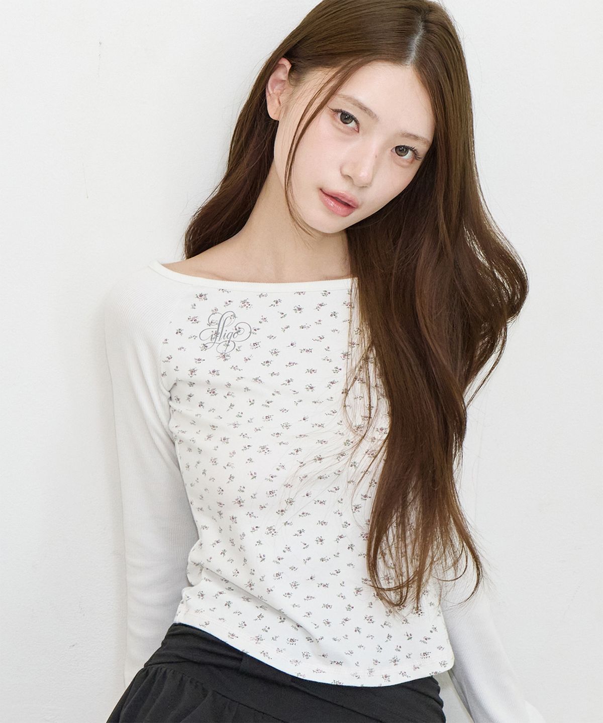 일리고(ILLIGO) 레터링 배색 롱슬리브 플라워