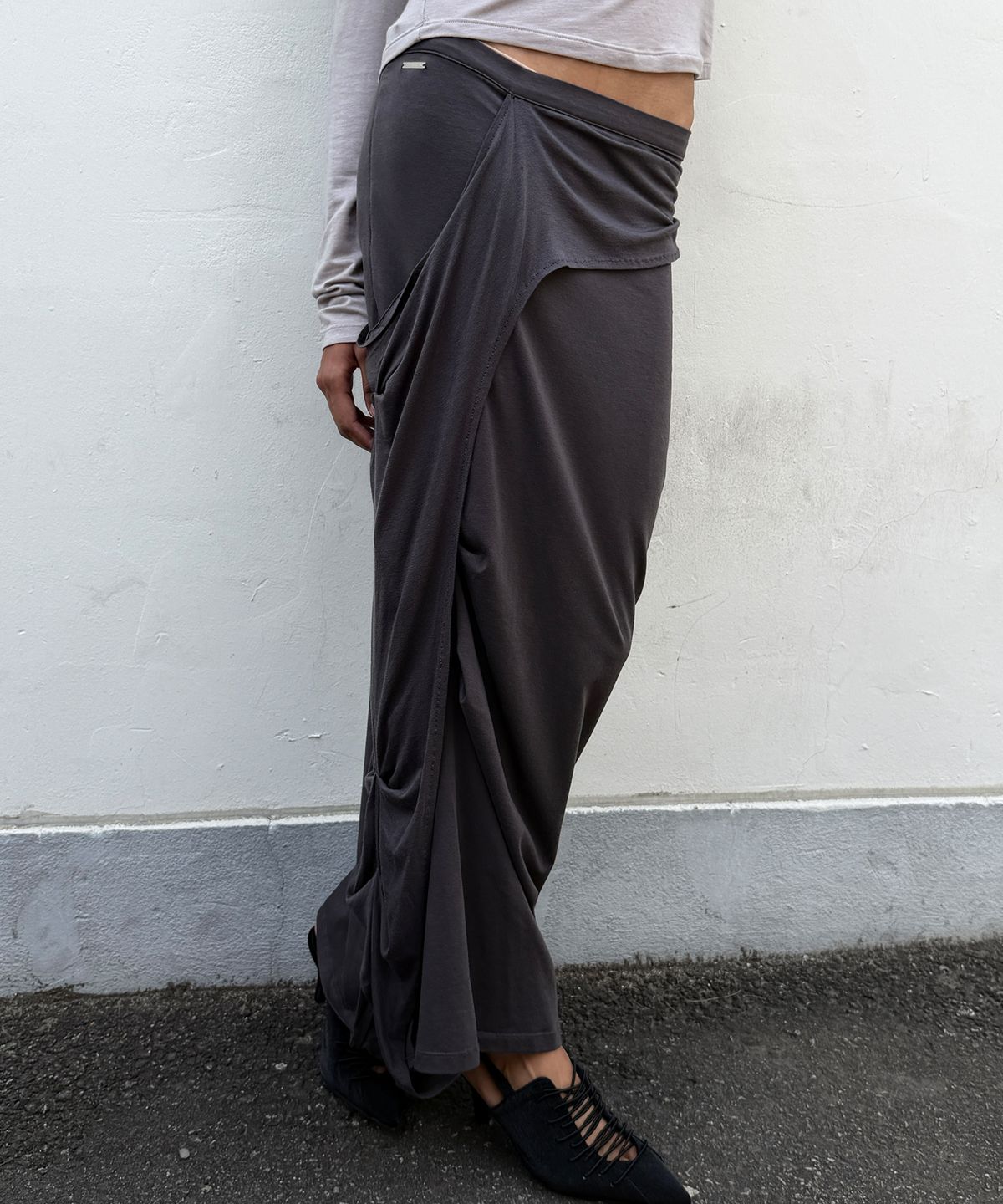 락케이크(ROCKCAKE) Draped Maxi Skirt - Charcoal