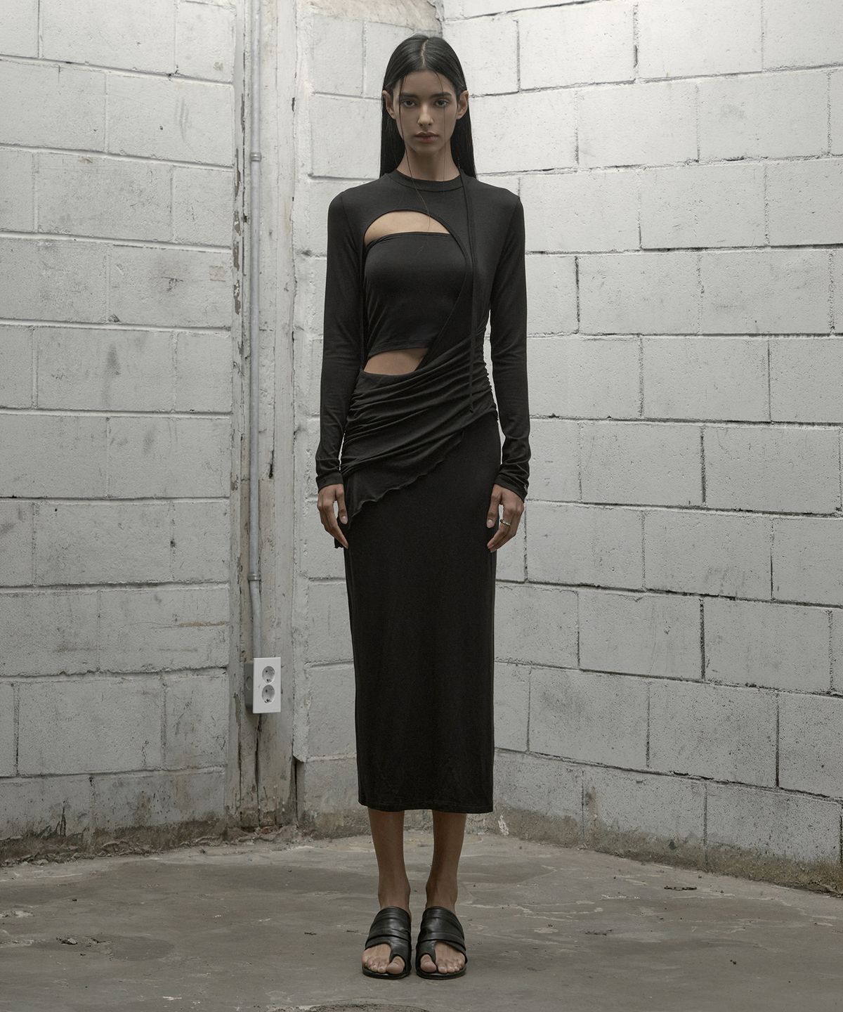 락케이크(ROCKCAKE) Cutout Draped Maxi Dress - Black