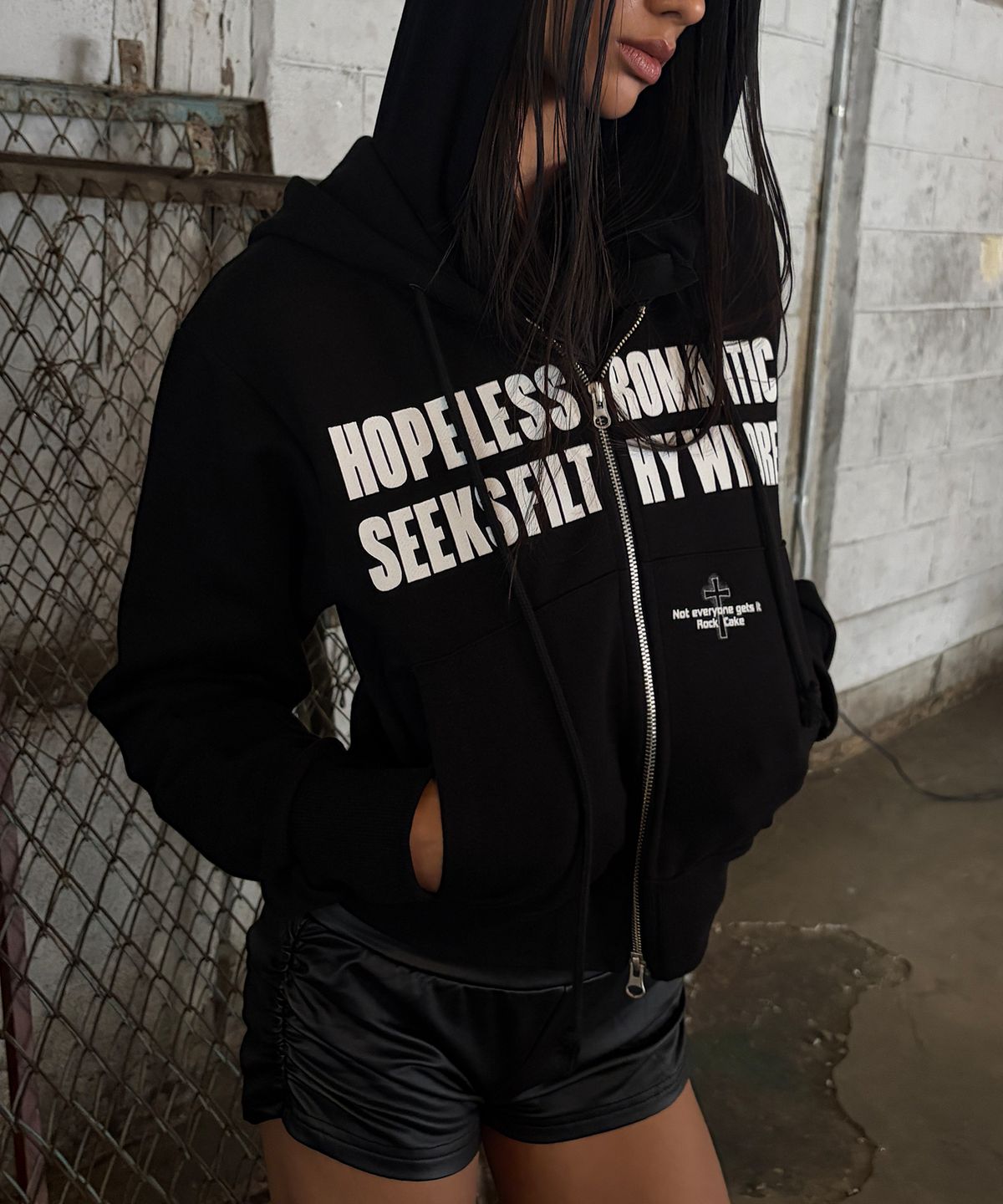 락케이크(ROCKCAKE) Romantic Graphic Zip Up Hoodie - Black