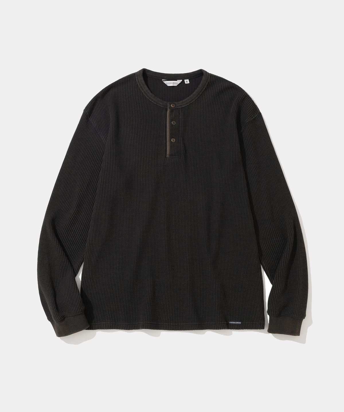 유니폼브릿지(UNIFORM BRIDGE) salt wash waffle henley neck l/s t-shirt black